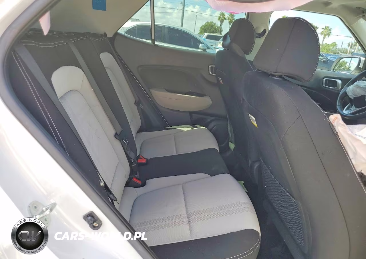 2023 Hyundai Venue Sel VIN:KMHRC8A31PU221577 - 11