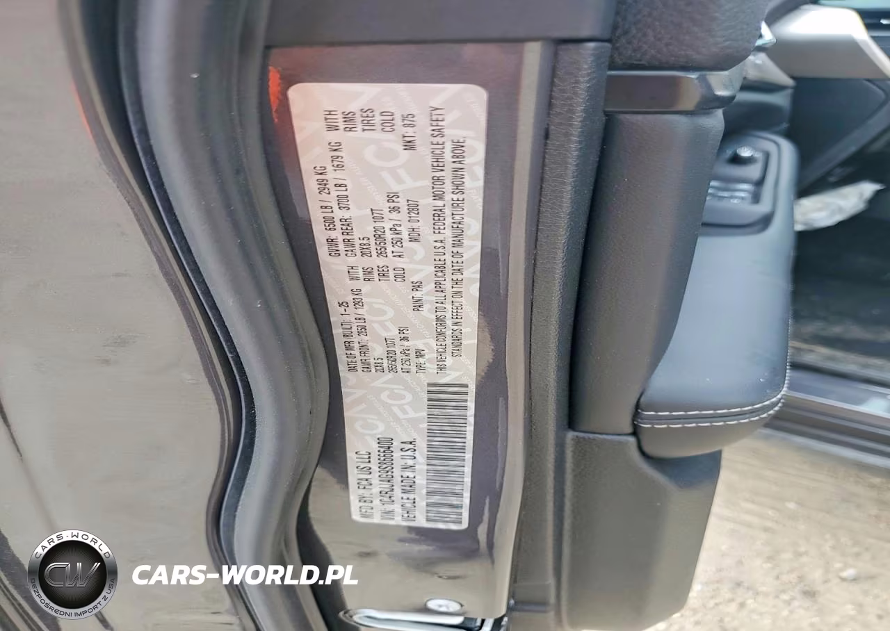 2025 Jeep Grand Cherokee L Laredo VIN:1C4RJJAG9S8666400 - 13