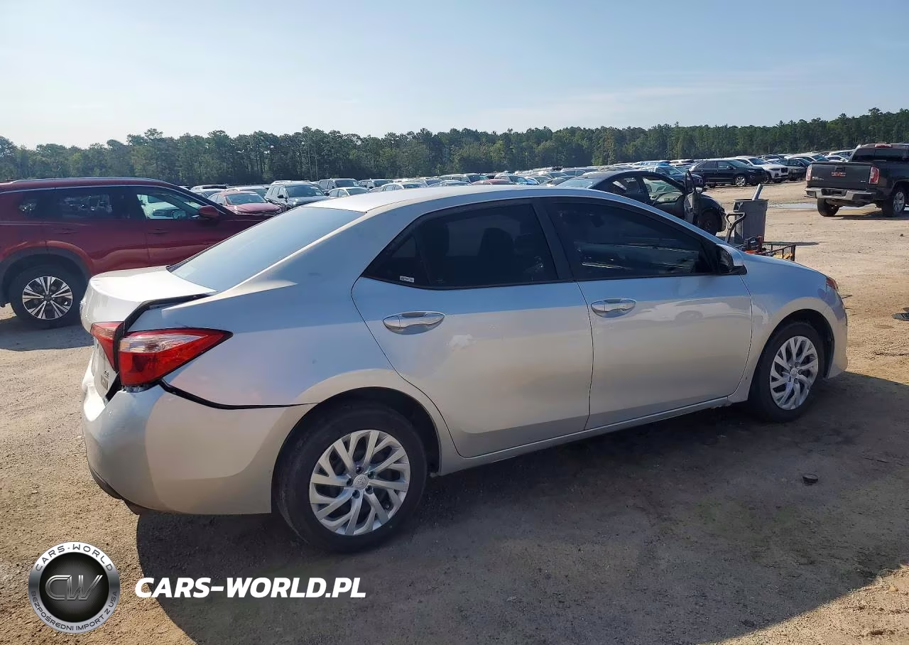 2019 Toyota Corolla Le VIN:5YFBURHE8KP939603 - 3