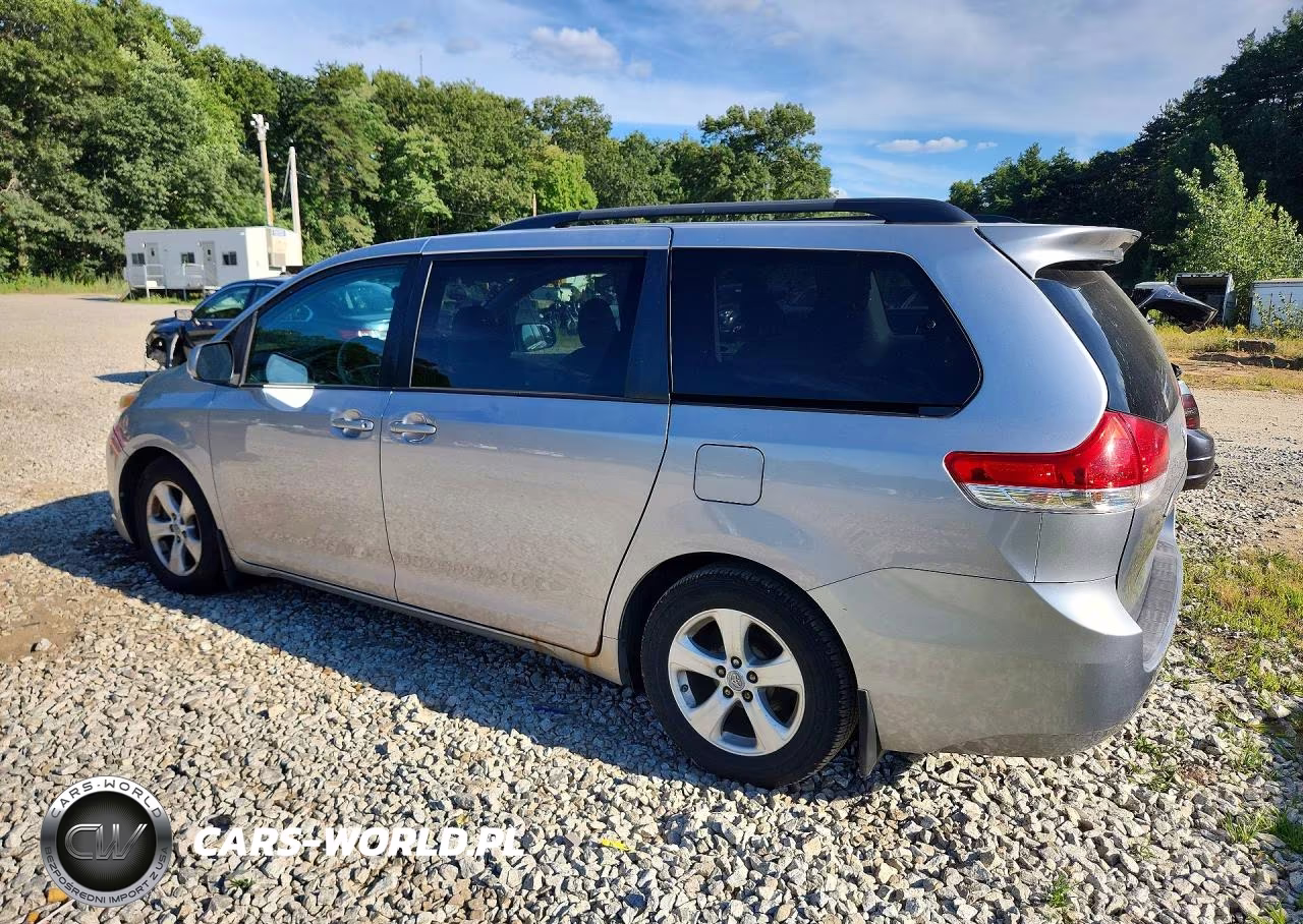 2011 Toyota Sienna Le VIN:5TDKK3DC5BS161498 - 2
