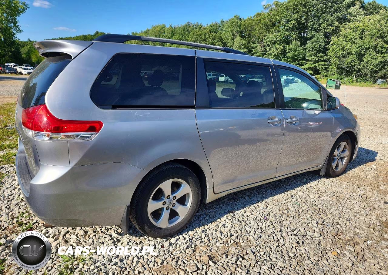 2011 Toyota Sienna Le VIN:5TDKK3DC5BS161498 - 3