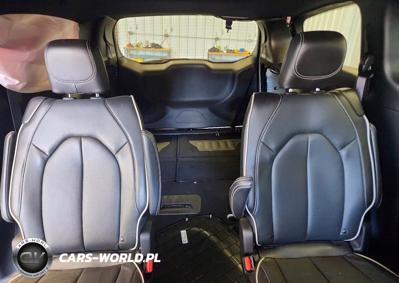 2026 Chrysler Pacifica Limited VIN:2C4RC1GG5TR177578 - 10