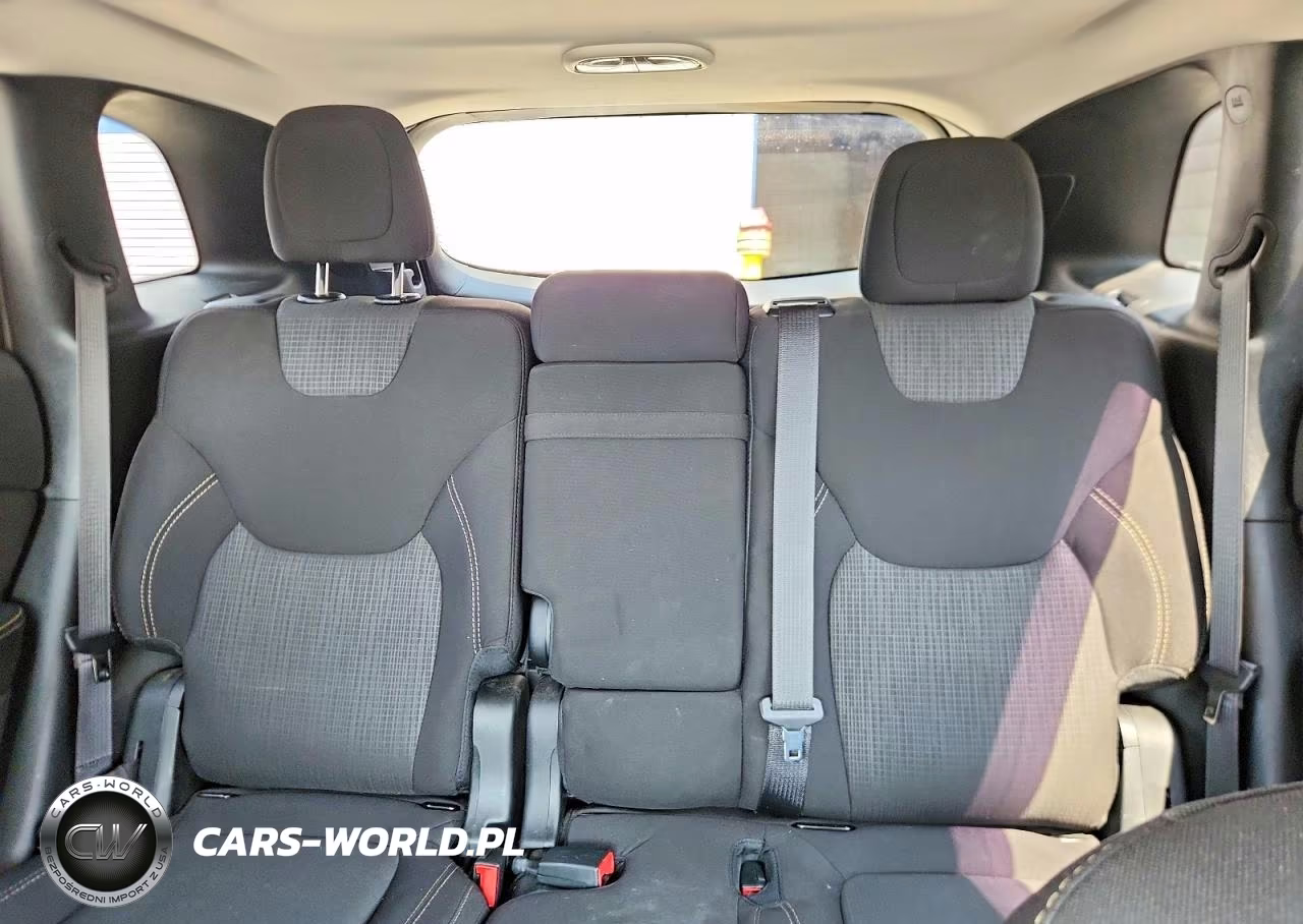 2016 Jeep Cherokee Latitude VIN:1C4PJMCS6GW331768 - 10