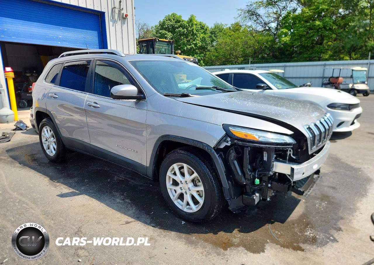 2016 Jeep Cherokee Latitude VIN:1C4PJMCS6GW331768 - 4