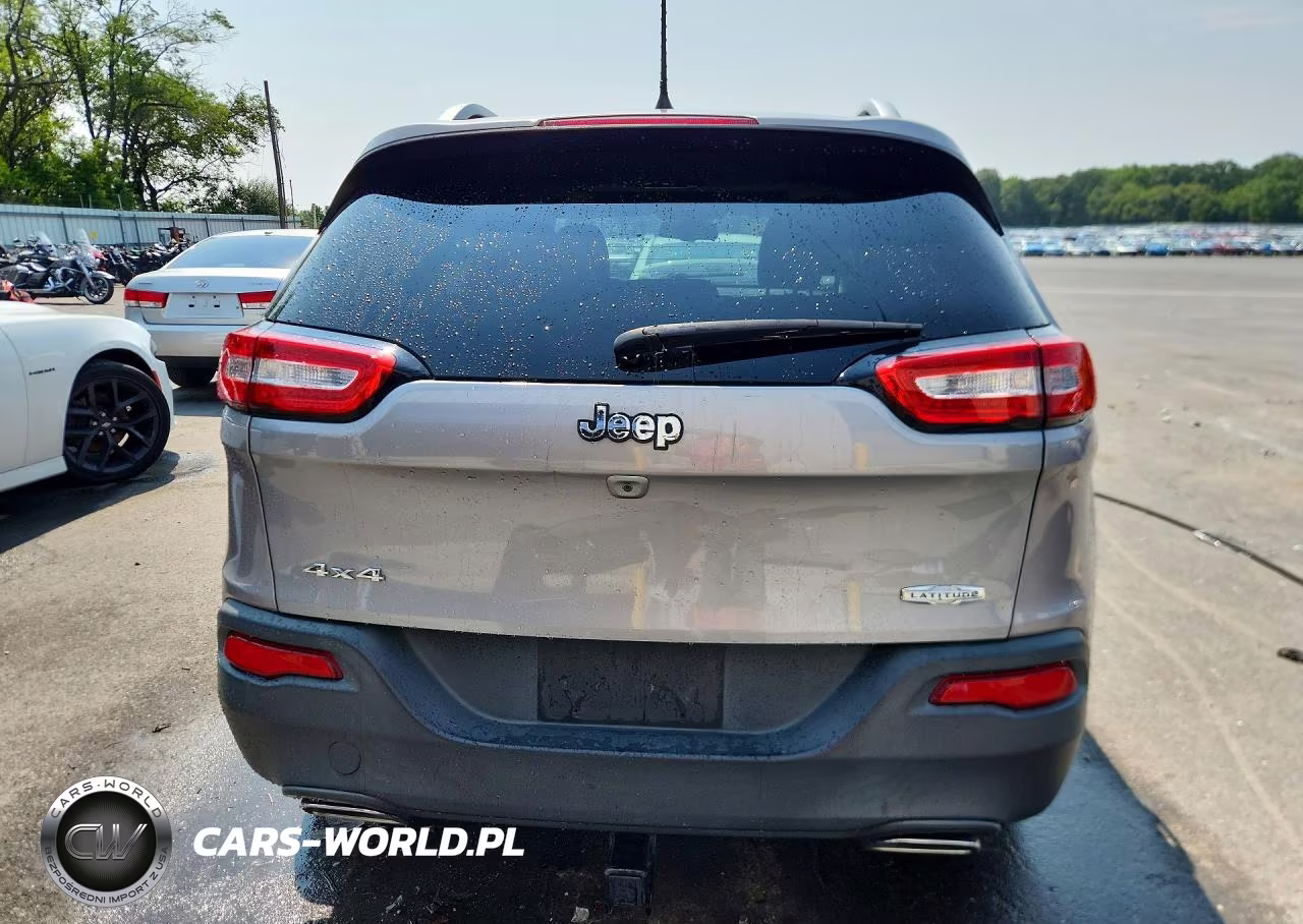 2016 Jeep Cherokee Latitude VIN:1C4PJMCS6GW331768 - 6