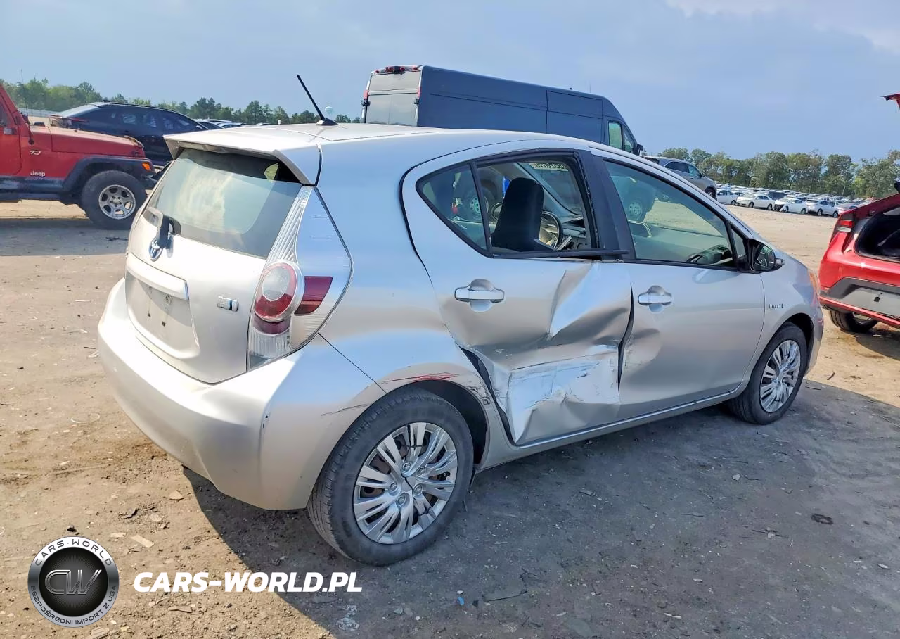2013 Toyota Prius C One VIN:JTDKDTB37D1543691 - 3