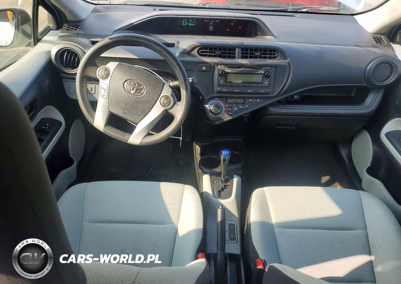 2013 Toyota Prius C One VIN:JTDKDTB37D1543691 - 8