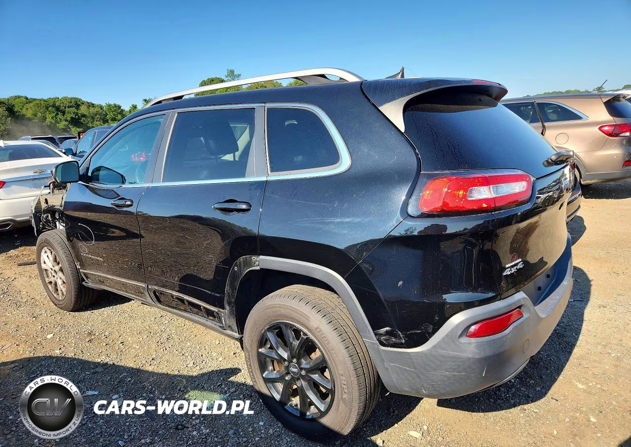 2017 Jeep Cherokee Latitude VIN:1C4PJMCBXHW579586 - 2