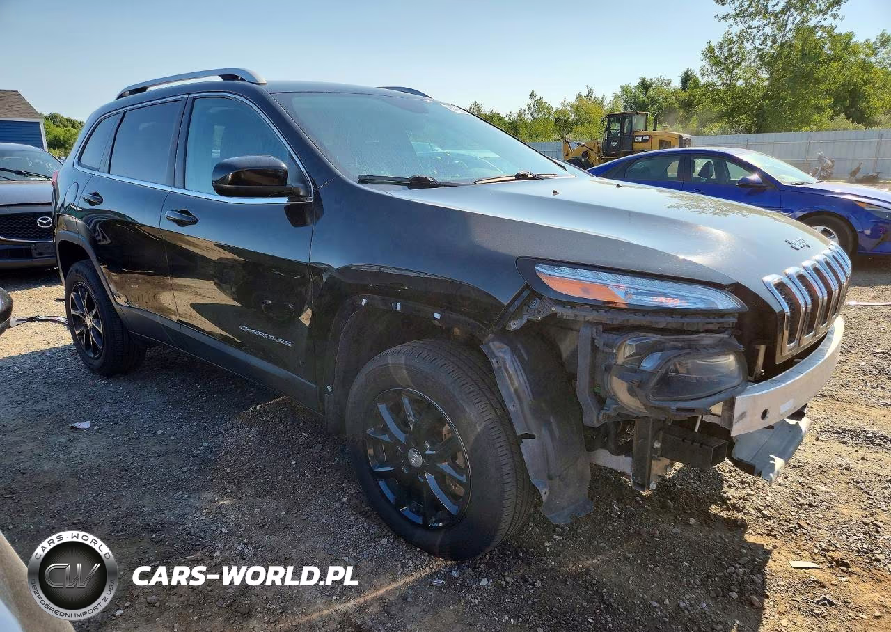 2017 Jeep Cherokee Latitude VIN:1C4PJMCBXHW579586 - 4