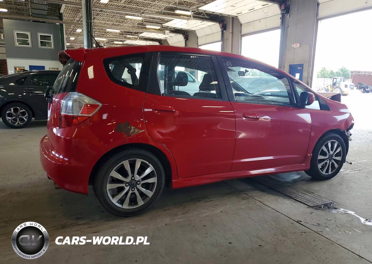 2012 Honda Fit Sport VIN:JHMGE8H50CC032530 - 3