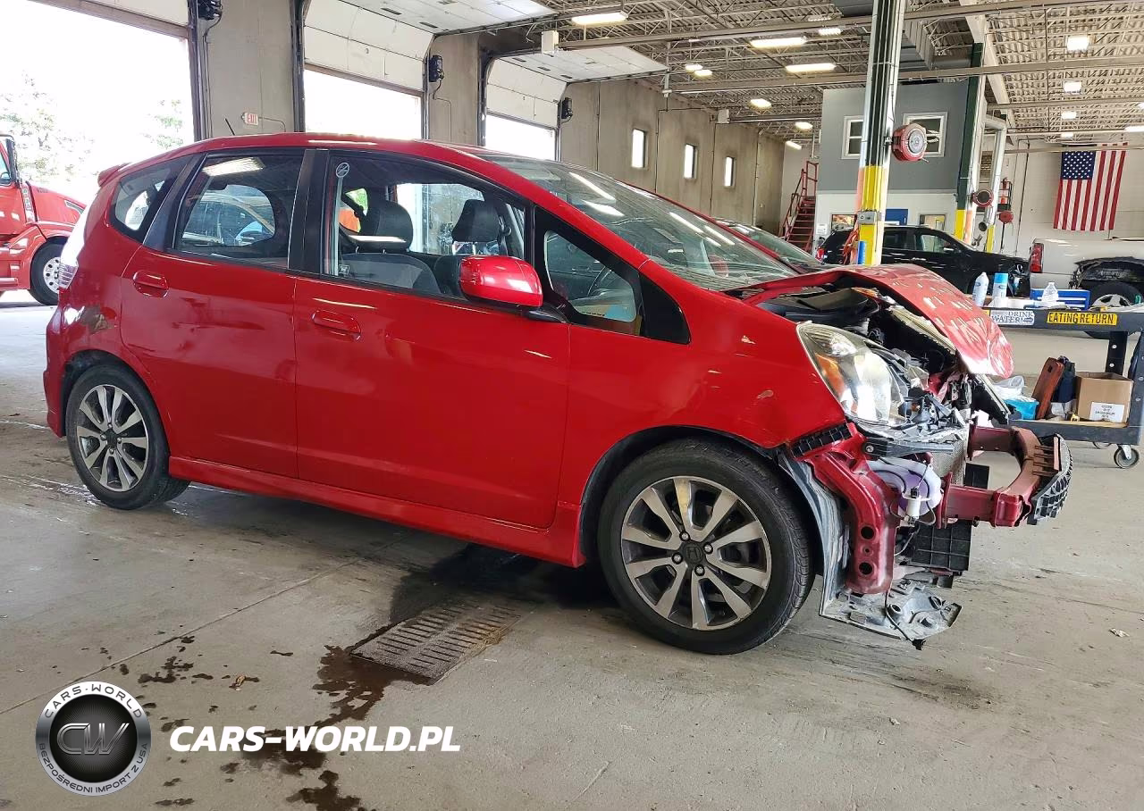 2012 Honda Fit Sport VIN:JHMGE8H50CC032530 - 4
