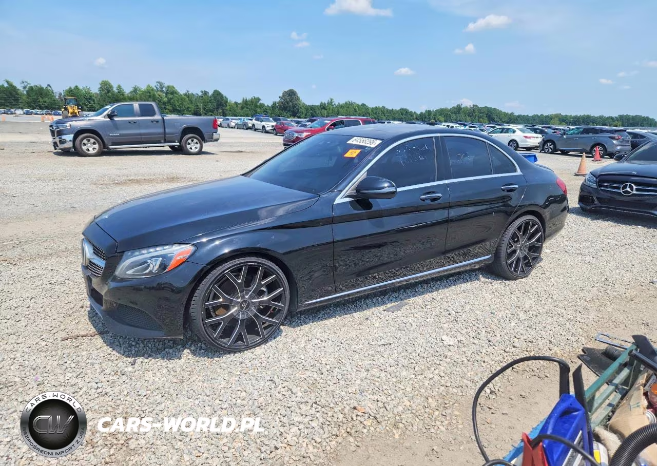 2016 Mercedes-Benz C 300 – zdjęcie 1 z 12