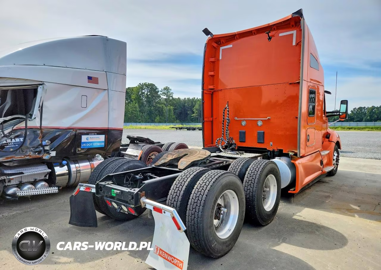 2018 Kenworth T680 Semi Truck VIN:1XKYDP9X6JJ196882 - 3