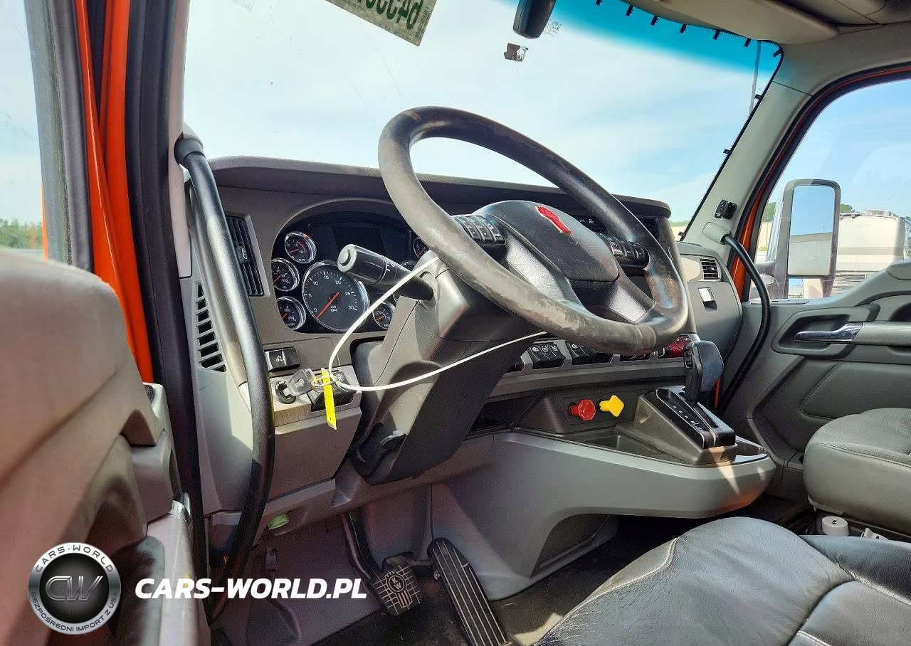 2018 Kenworth T680 Semi Truck VIN:1XKYDP9X6JJ196882 - 8