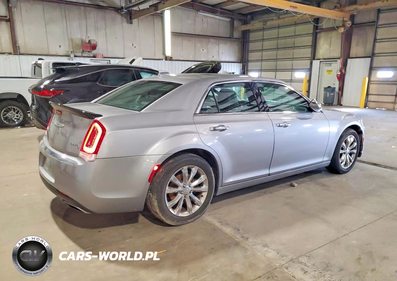 2017 Chrysler 300C VIN:2C3CCAKG8HH566794 - 3