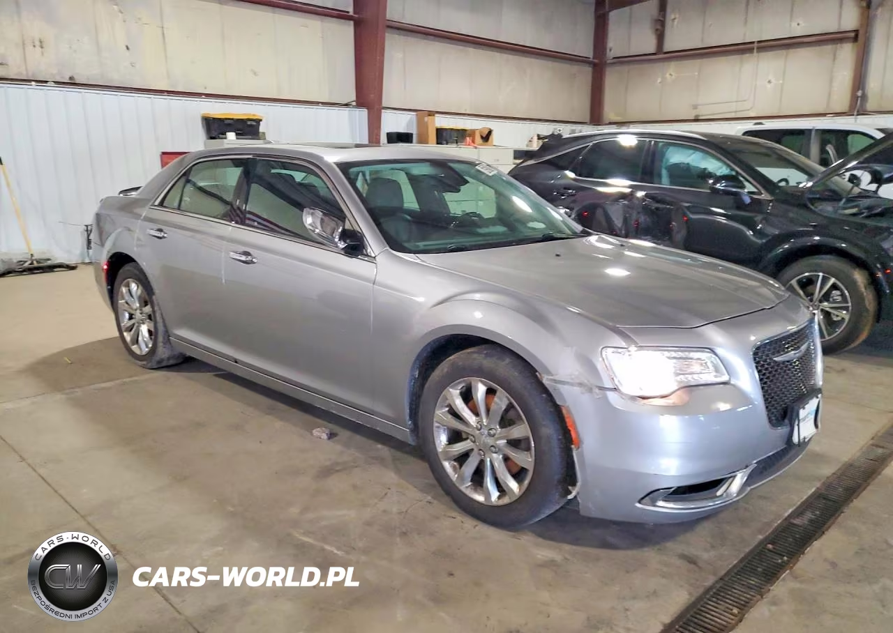 2017 Chrysler 300C VIN:2C3CCAKG8HH566794 - 4