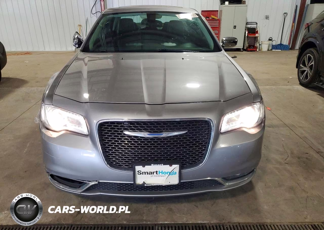 2017 Chrysler 300C VIN:2C3CCAKG8HH566794 - 5