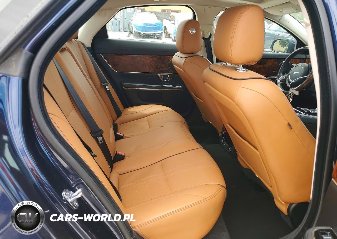 2019 Jaguar Xj R - Sport VIN:SAJWA1C7XK8W19636 - 10