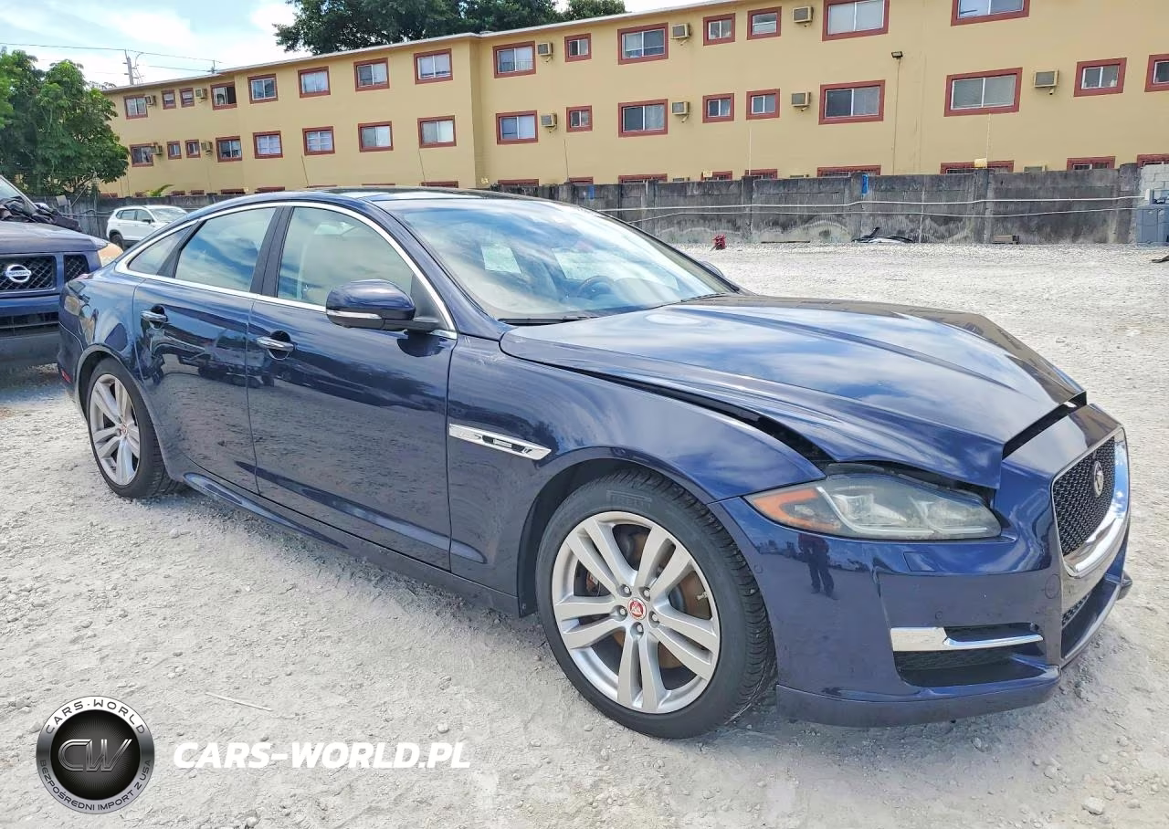 2019 Jaguar Xj R - Sport VIN:SAJWA1C7XK8W19636 - 4