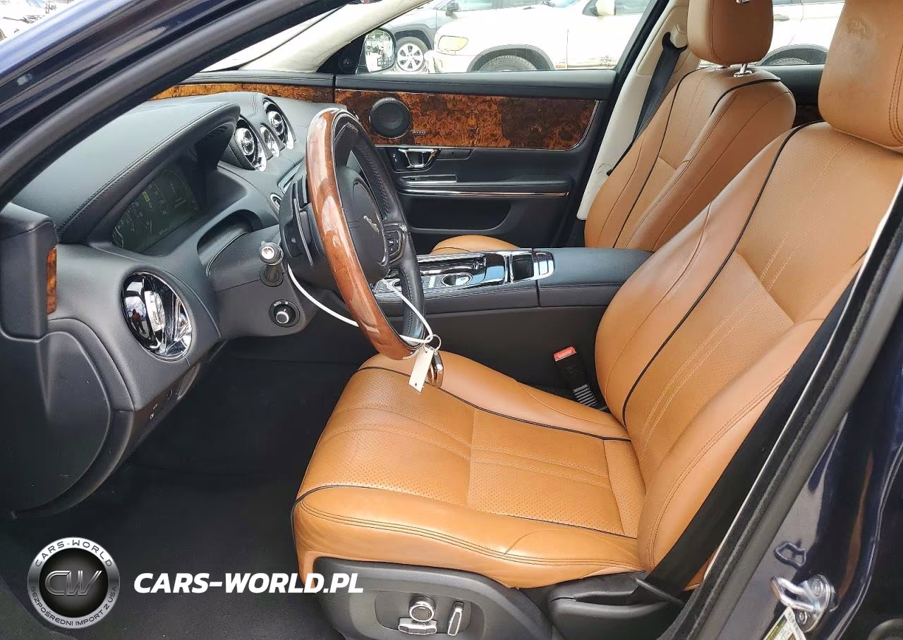 2019 Jaguar Xj R - Sport VIN:SAJWA1C7XK8W19636 - 7