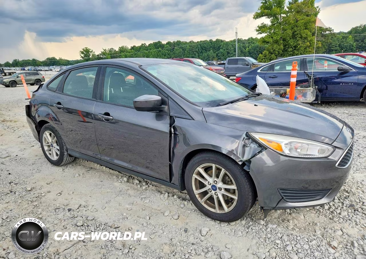 2018 Ford Focus Se VIN:1FADP3F22JL234508 - 4