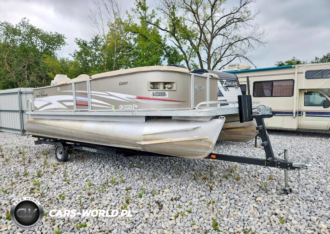 2009 Crest Boat