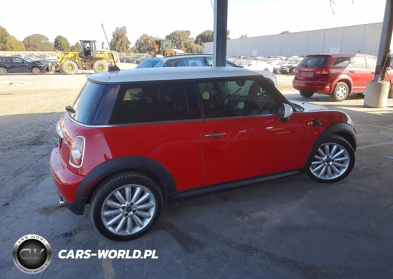 2011 Mini Cooper VIN:WMWSU3C52BTX96884 - 3