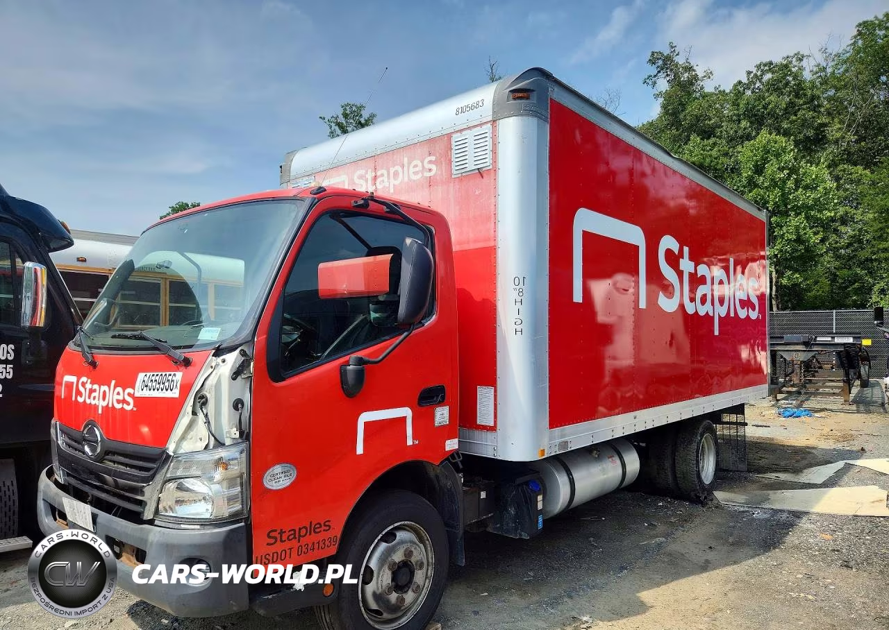 2017 Hino 195 Box Truck