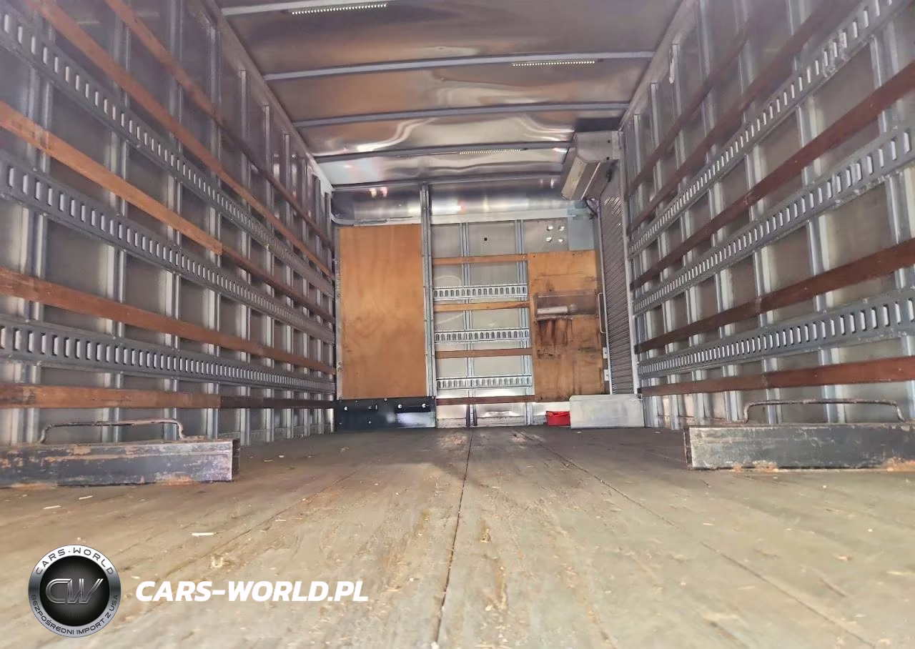2017 Hino 195 Box Truck VIN:JHHSDM2H2HK005821 - 11