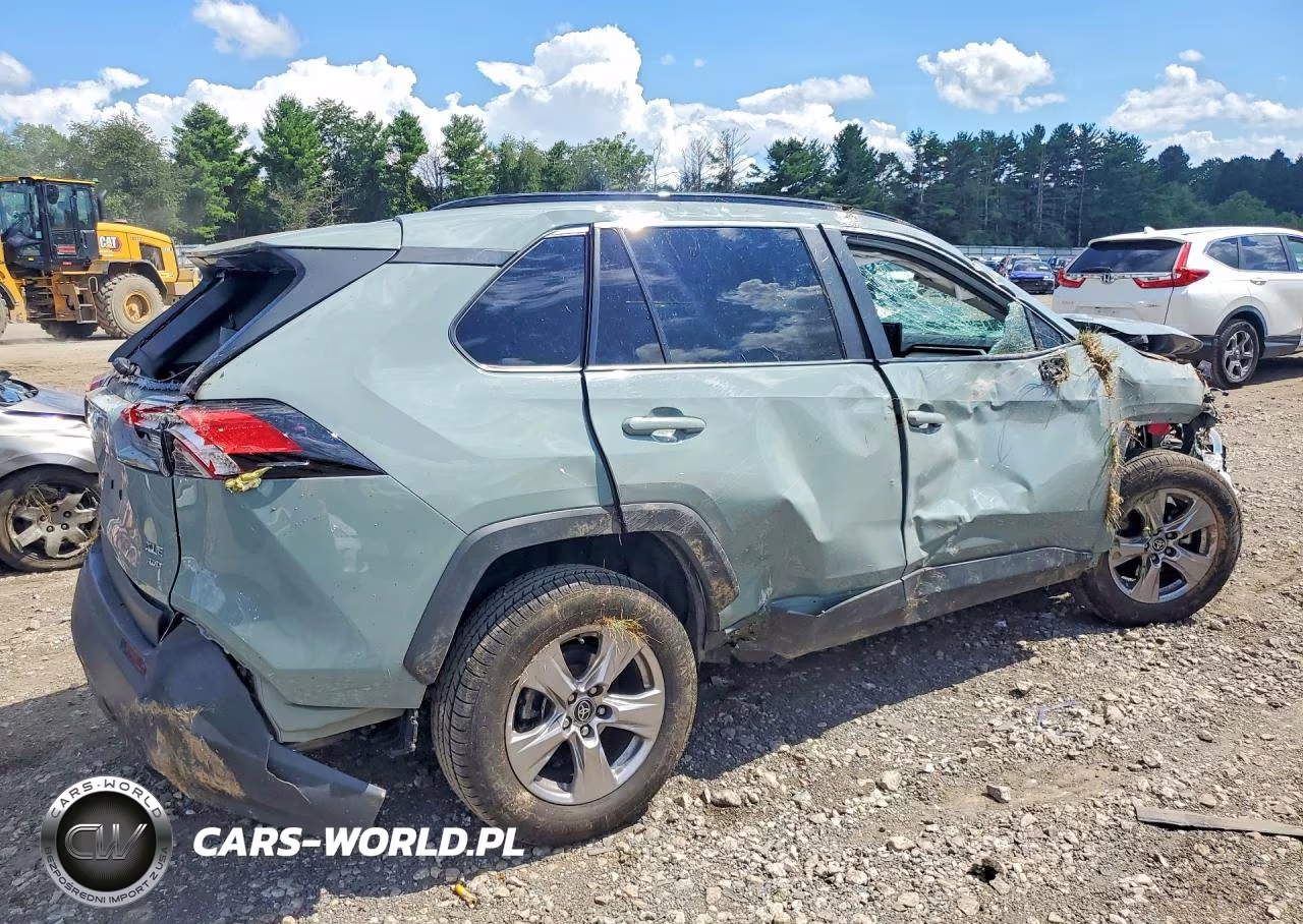 2022 Toyota Rav4 Xle VIN:2T3P1RFV2NW270708 - 3