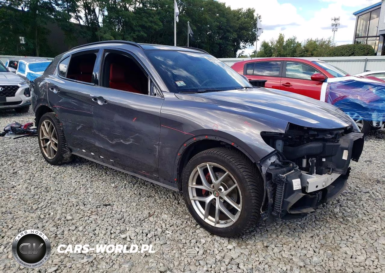 2018 Alfa Romeo Stelvio Ti Sport VIN:ZASFAKNN2J7B92450 - 4