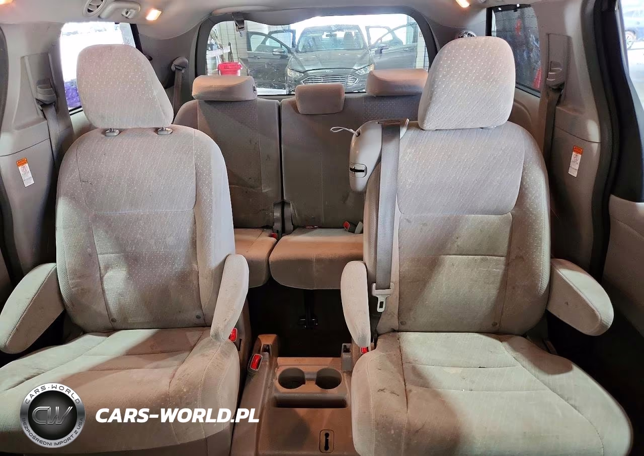 2018 Toyota Sienna Le VIN:5TDKZ3DCXJS928532 - 10