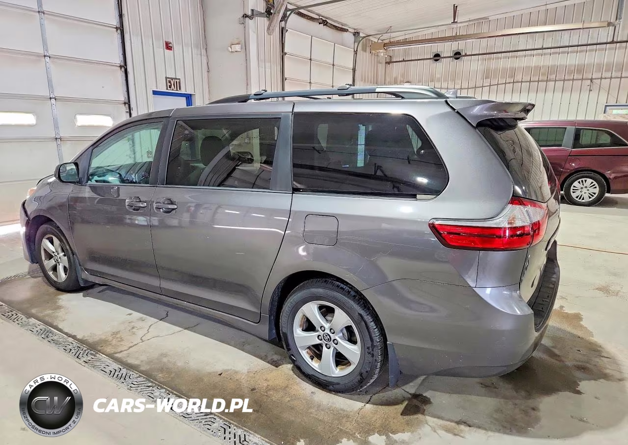 2018 Toyota Sienna Le VIN:5TDKZ3DCXJS928532 - 2