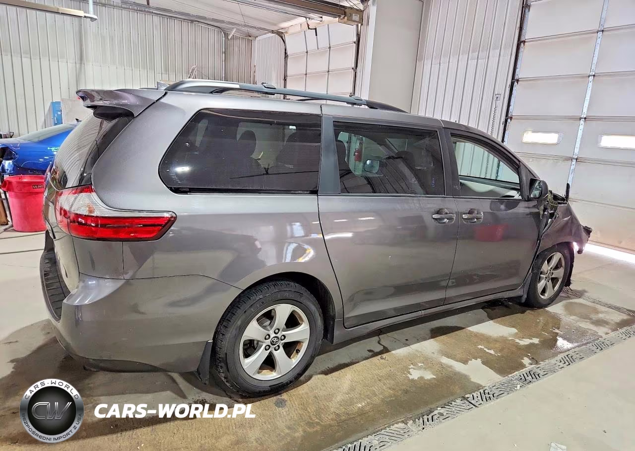 2018 Toyota Sienna Le VIN:5TDKZ3DCXJS928532 - 3