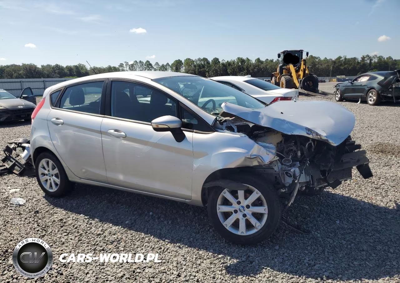 2013 Ford Fiesta Se VIN:3FADP4EJ8DM203619 - 4
