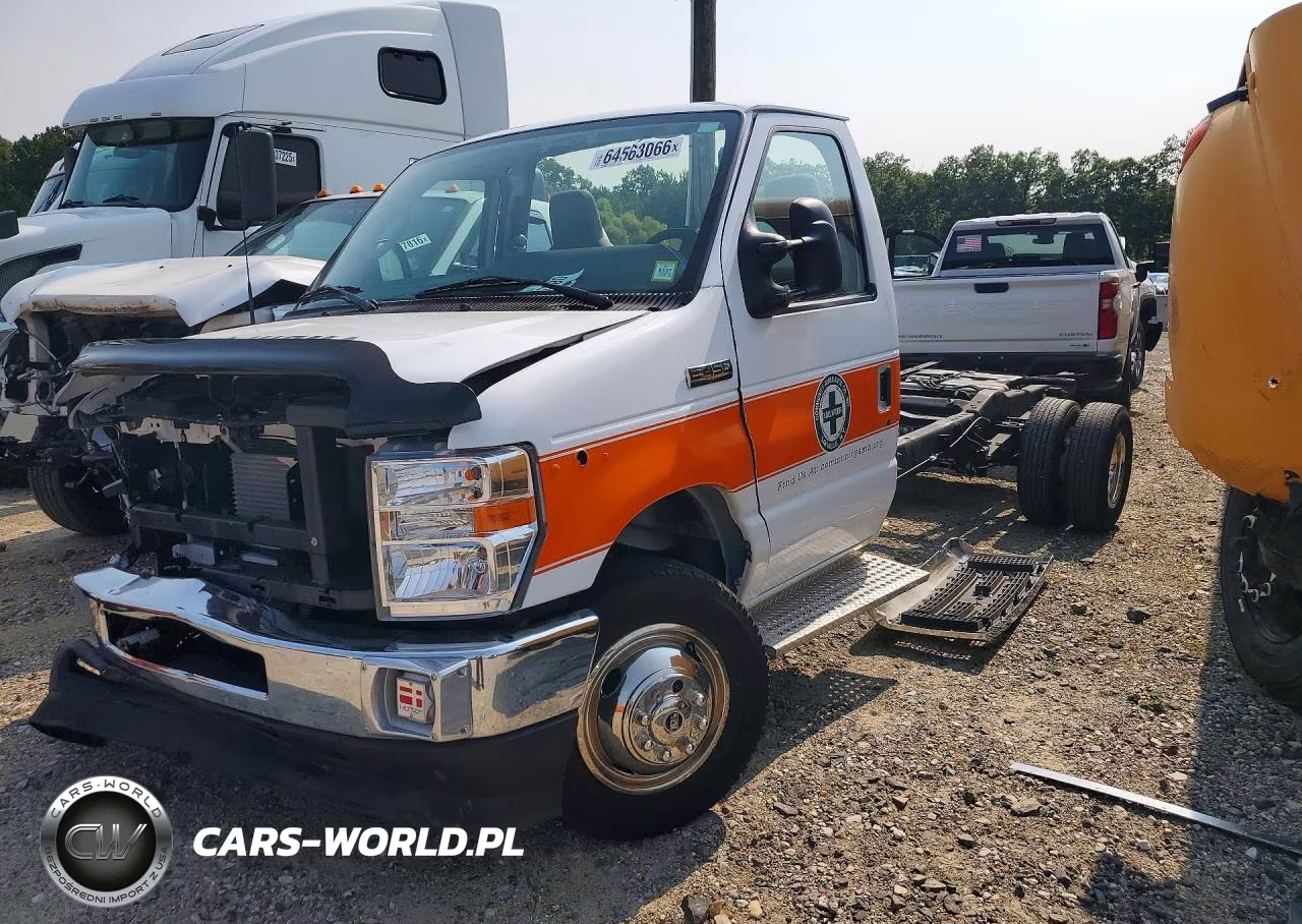 2025 Ford Econoline E450 Super Duty Cutaway Van