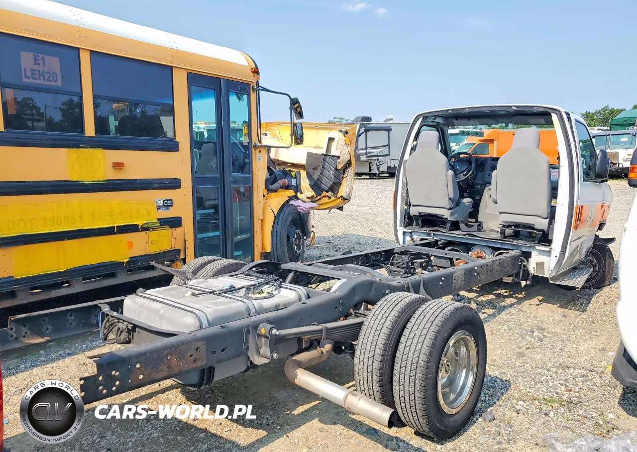 2025 Ford Econoline E450 Super Duty Cutaway Van VIN:1FDXE4FNXSDD15485 - 3