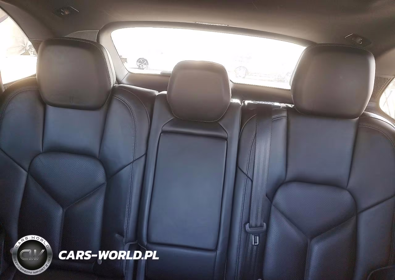2016 Porsche Cayenne VIN:WP1AA2A25GKA12140 - 10