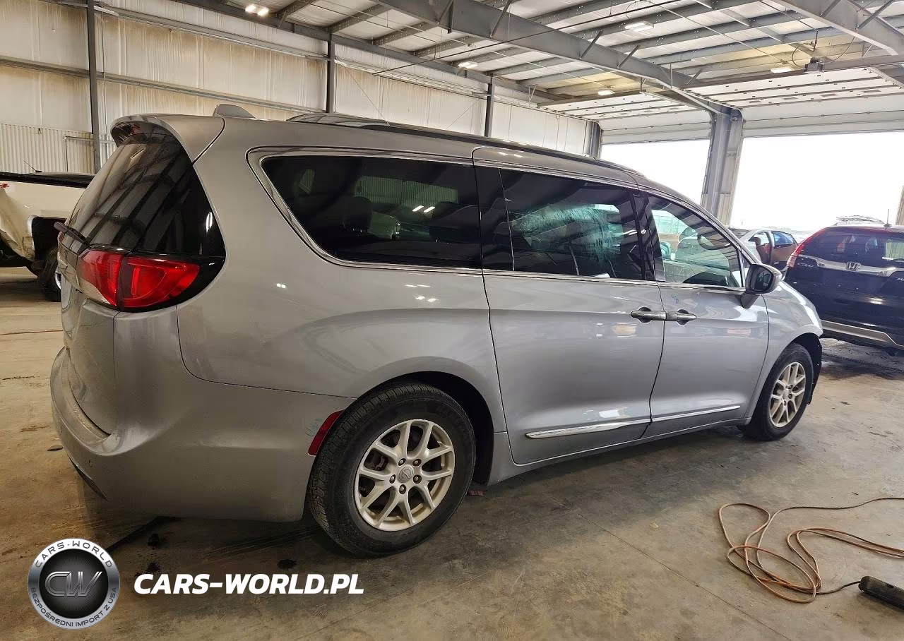 2020 Chrysler Pacifica Touring L VIN:2C4RC1BG5LR279311 - 3