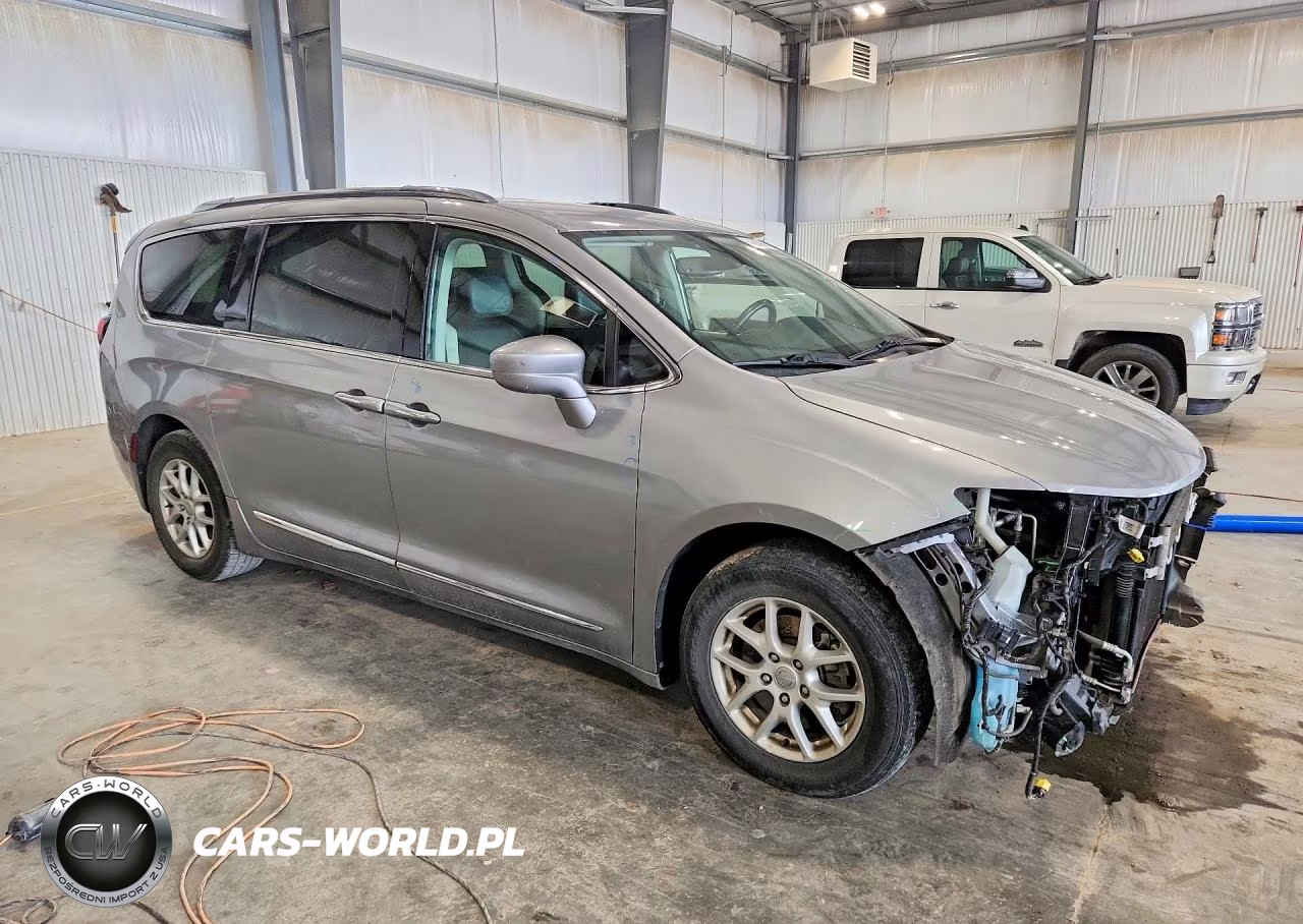 2020 Chrysler Pacifica Touring L VIN:2C4RC1BG5LR279311 - 4