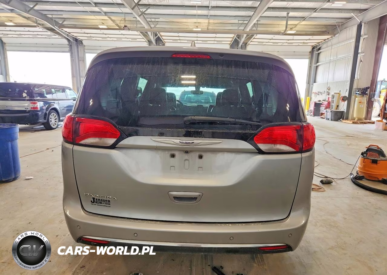 2020 Chrysler Pacifica Touring L VIN:2C4RC1BG5LR279311 - 6