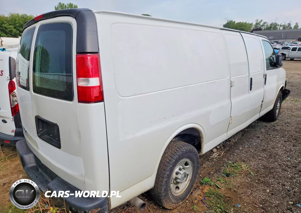 2019 Chevrolet Express G2500 VIN:1GCWGBFG3K1288776 - 3