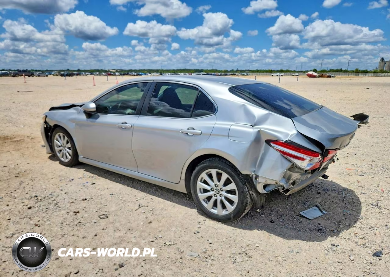 2018 Toyota Camry Le VIN:JTNB11HKXJ3014114 - 2