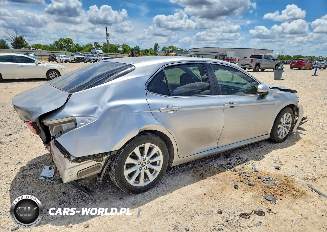 2018 Toyota Camry Le VIN:JTNB11HKXJ3014114 - 3