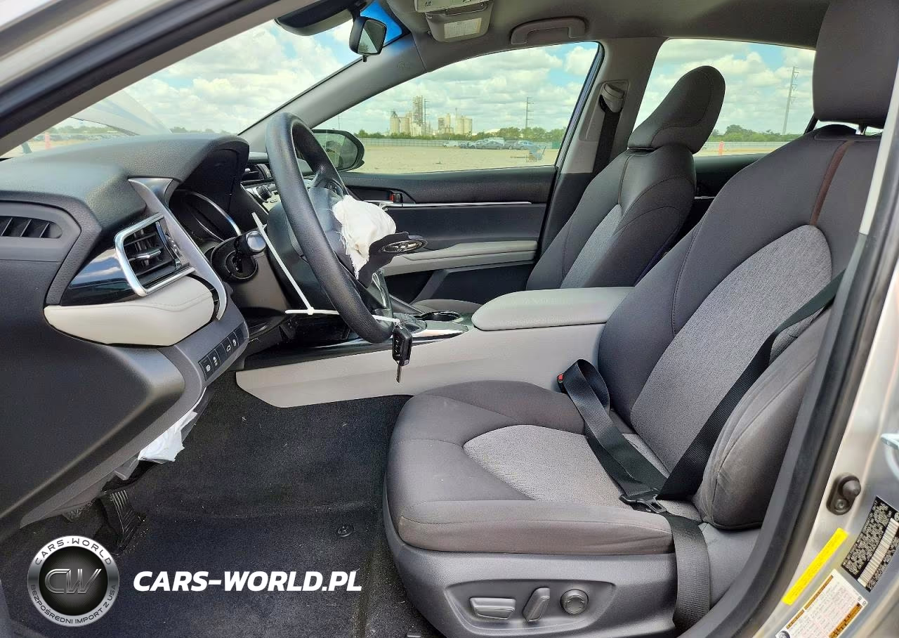 2018 Toyota Camry Le VIN:JTNB11HKXJ3014114 - 7
