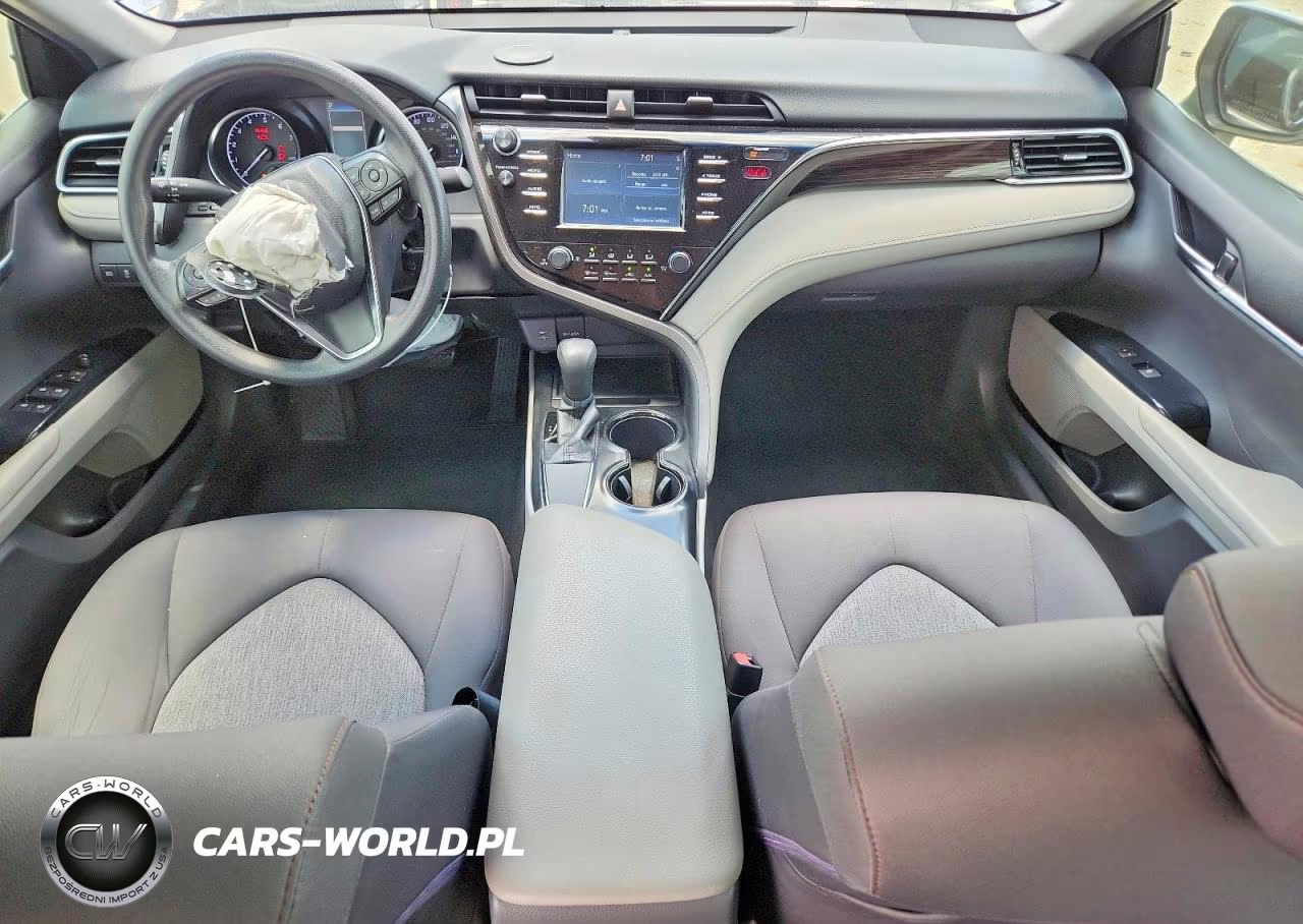 2018 Toyota Camry Le VIN:JTNB11HKXJ3014114 - 8