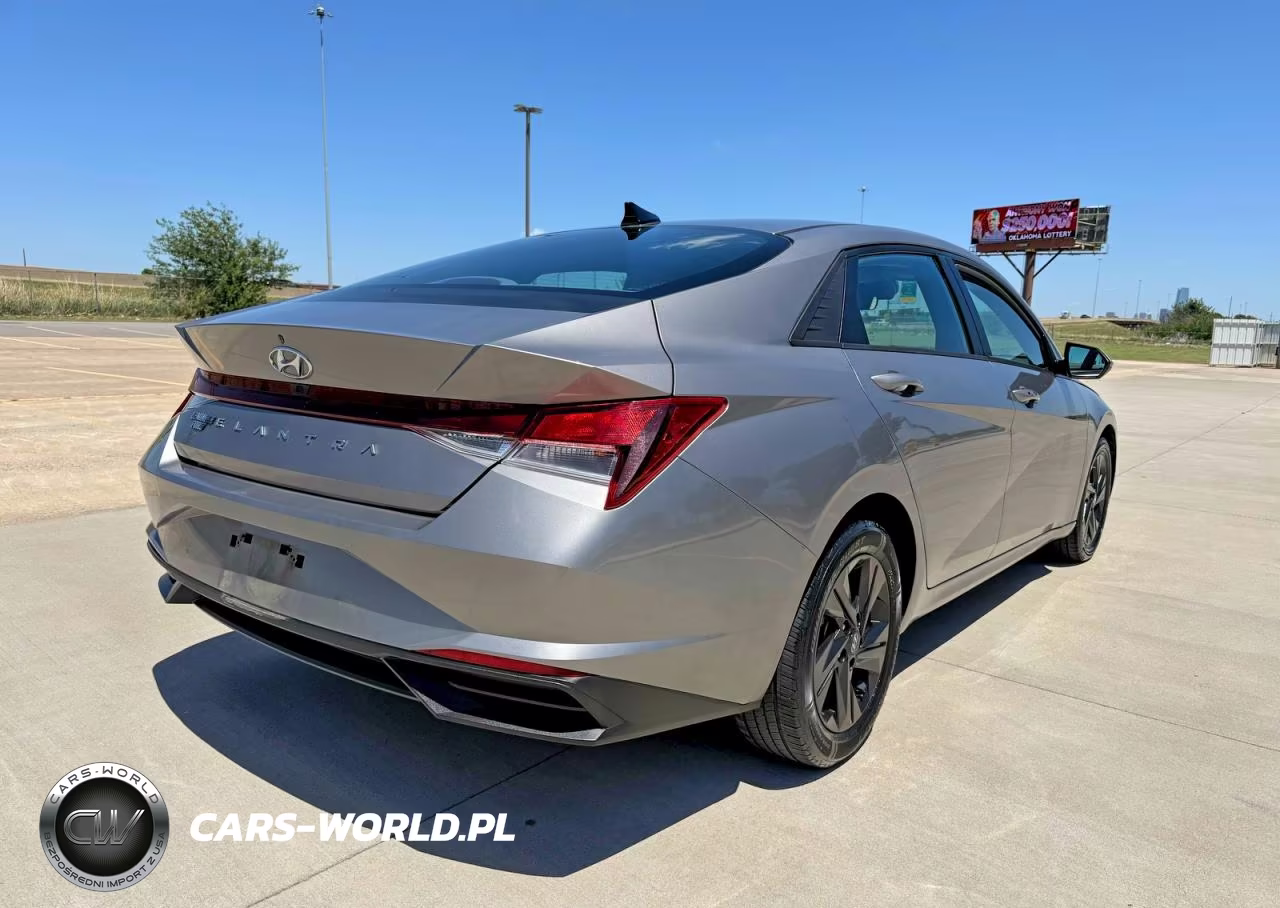2021 Hyundai Elantra Sel VIN:KMHLM4AG3MU192044 - 4