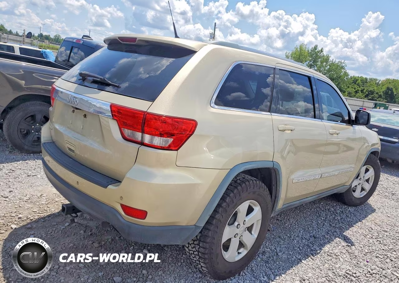 2011 Jeep Grand Cherokee Laredo VIN:1J4RS4GG5BC558711 - 3