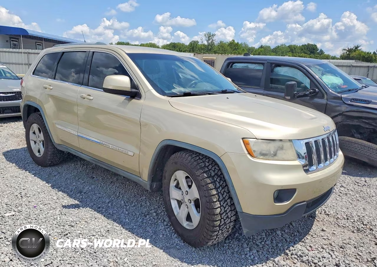 2011 Jeep Grand Cherokee Laredo VIN:1J4RS4GG5BC558711 - 4