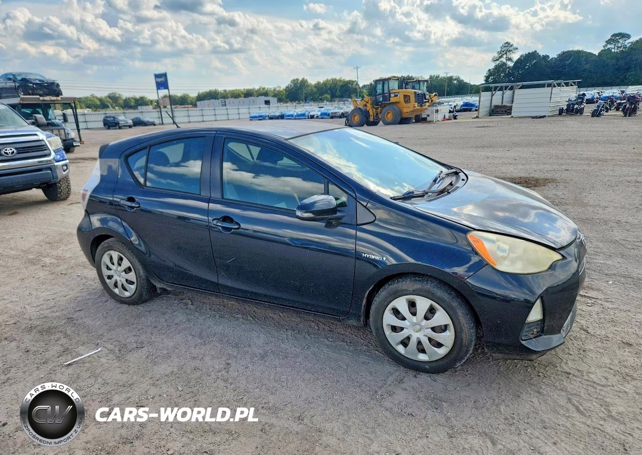 2012 Toyota Prius C Two VIN:JTDKDTB3XC1008868 - 4